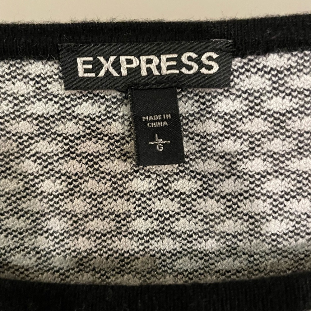Large Express Sweater - Picture 4 of 4